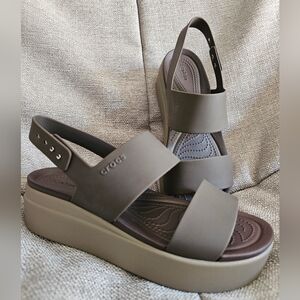NWOT Crocs Brooklyn Wedge in Mushroom color